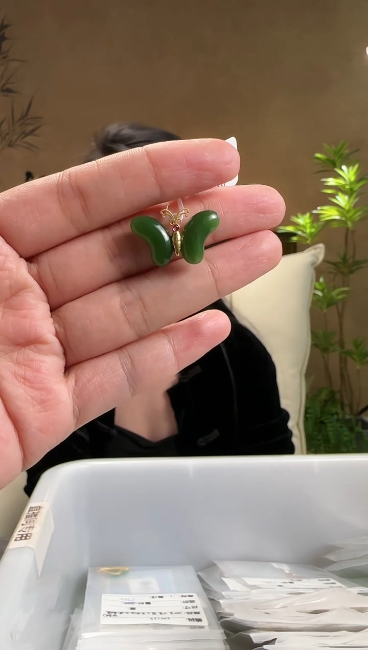 【闪购商品】和田玉吊坠18K金镶嵌18K金镶碧玉蝴蝶吊坠