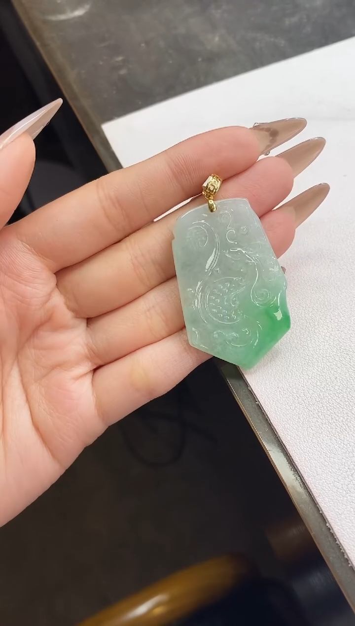 【闪购商品】翡翠颈饰18K金镶嵌仿古无事牌