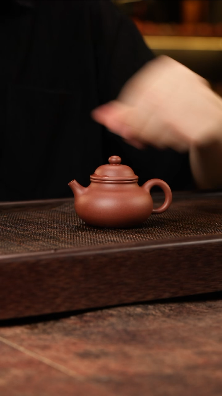 茶壶紫砂容天 老清水