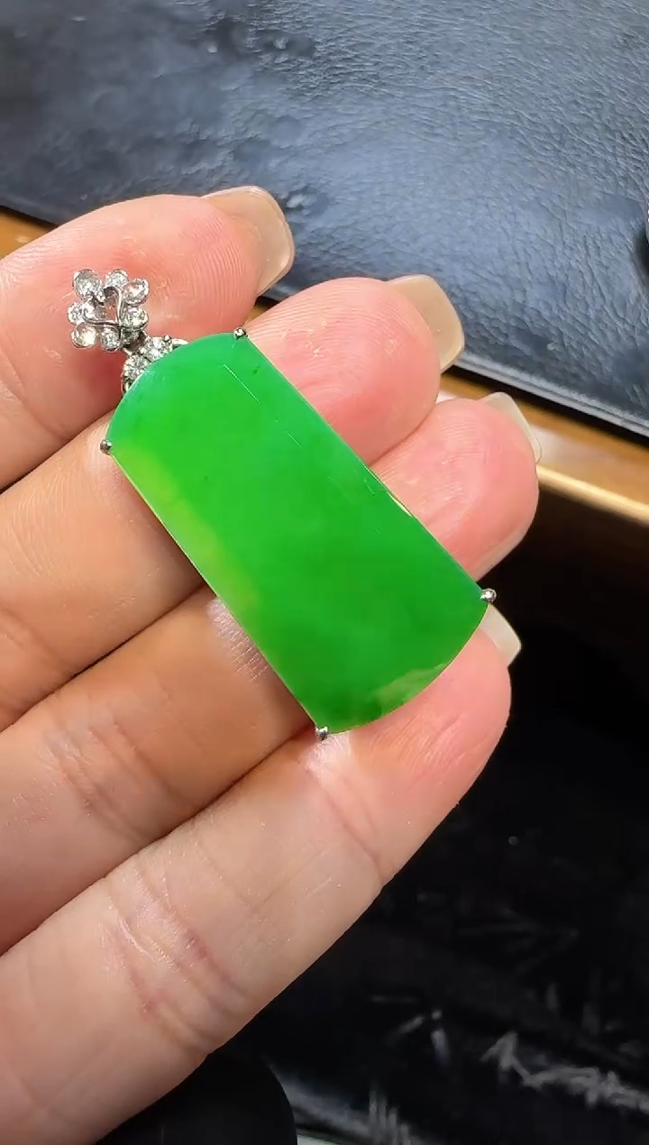 【闪购商品】翡翠吊坠(不含链)18K金镶嵌无事牌