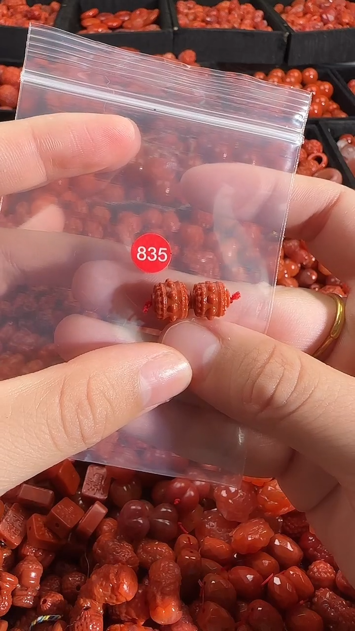 颈饰未镶嵌南红玛瑙1