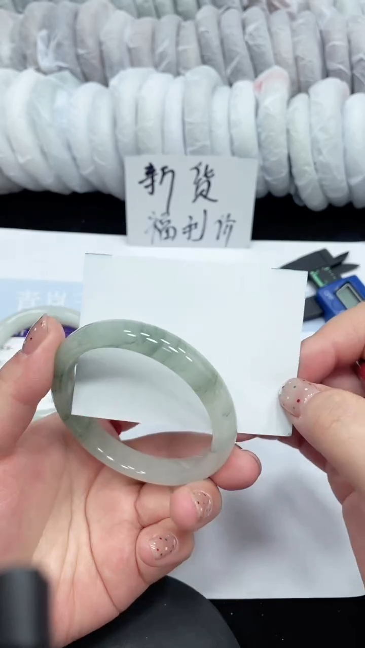 石英质玉手镯未镶嵌A8