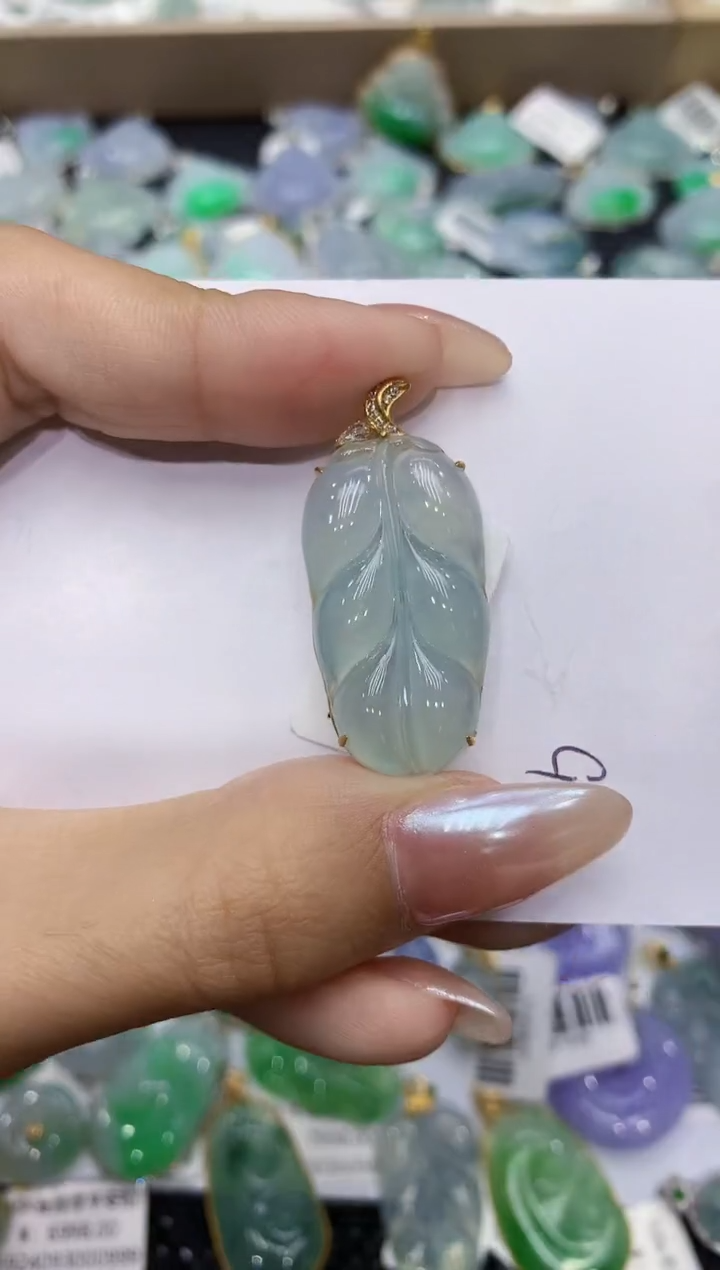 翡翠18K金镶嵌颈饰111111111111