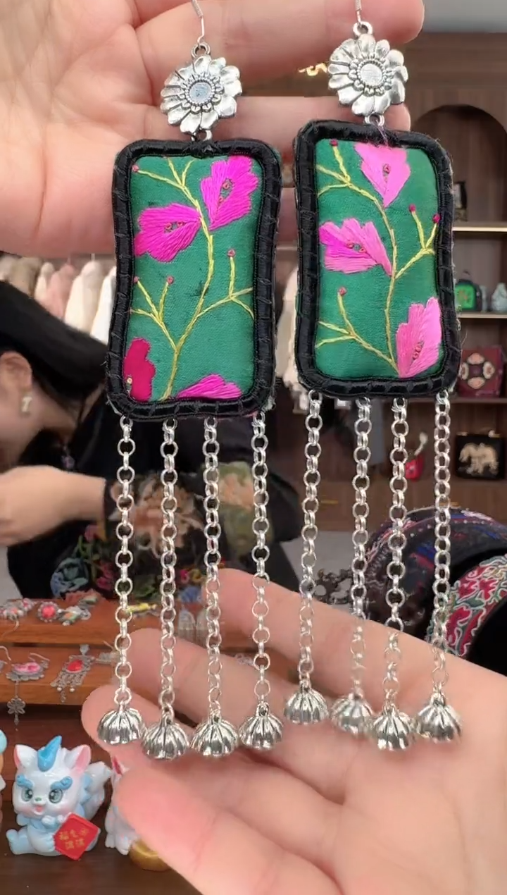 【闪购商品】织绣扶光苗绣传承171