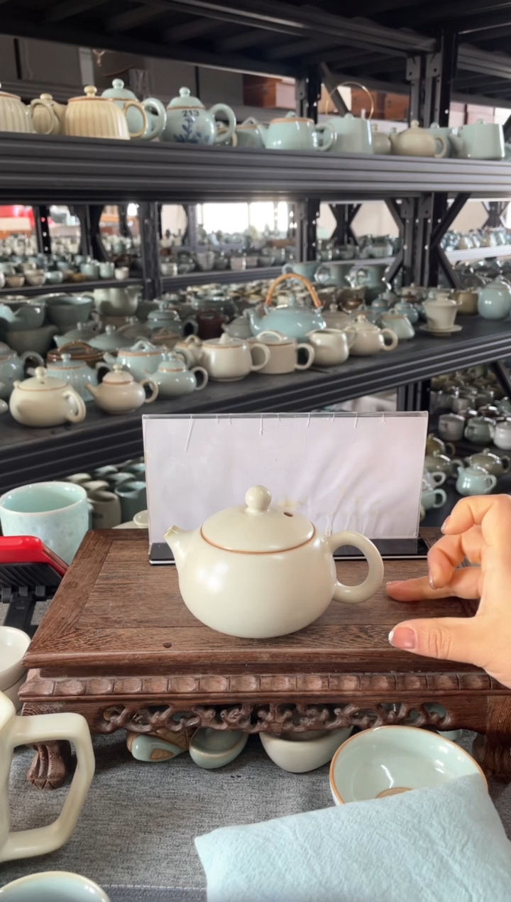 【闪购商品】瓷片仿古月白西施壶。。。。