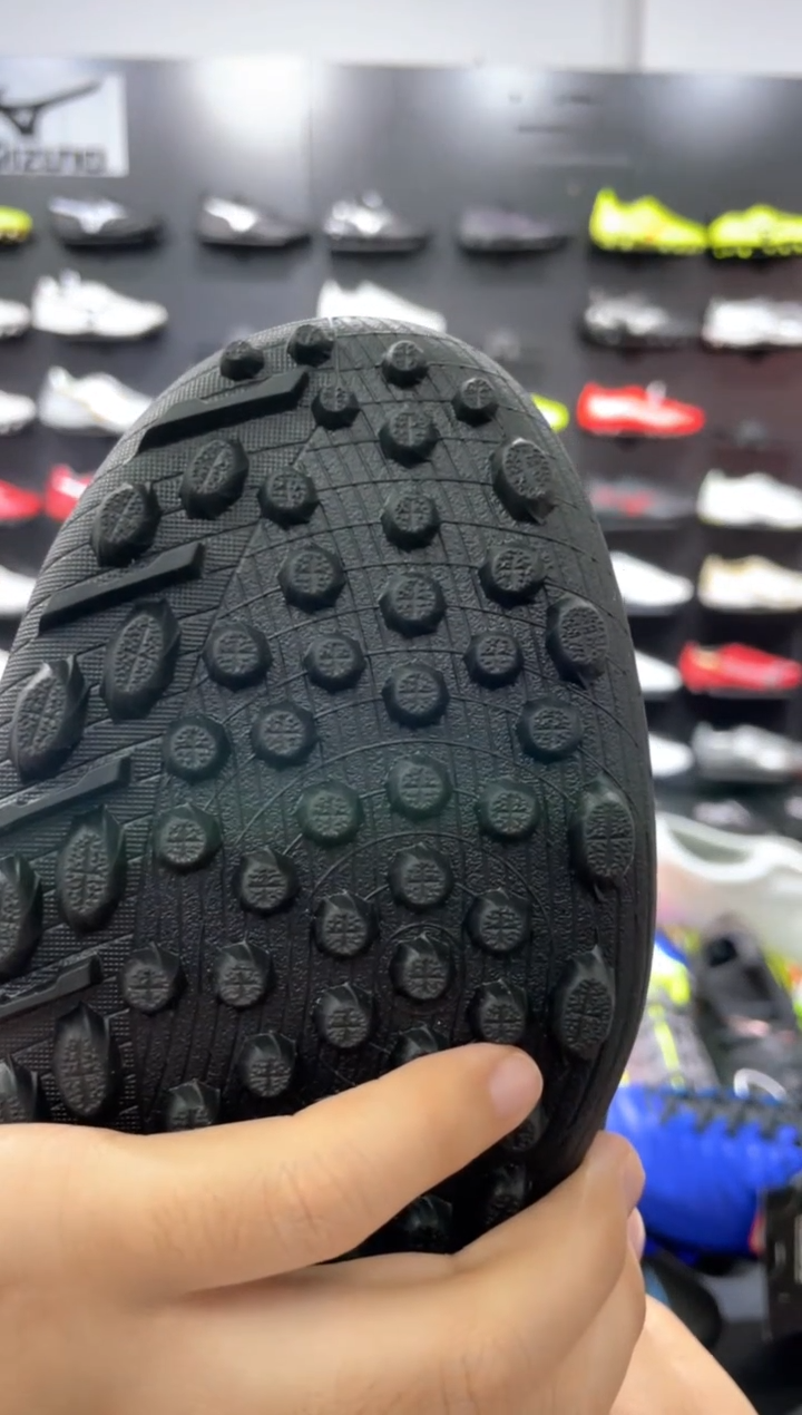 哈****宇尺码40 黑色tf