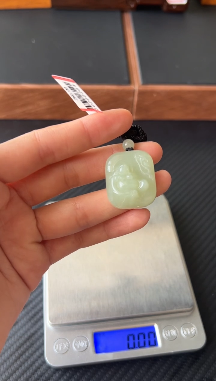 和田玉未镶嵌吊坠(赠链)且末微色差近矿