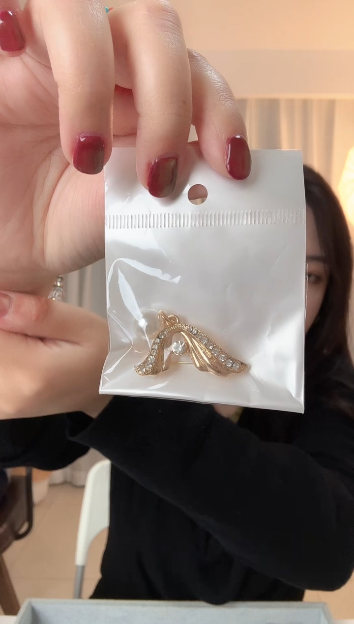 仿珍珠合金饰品胸针