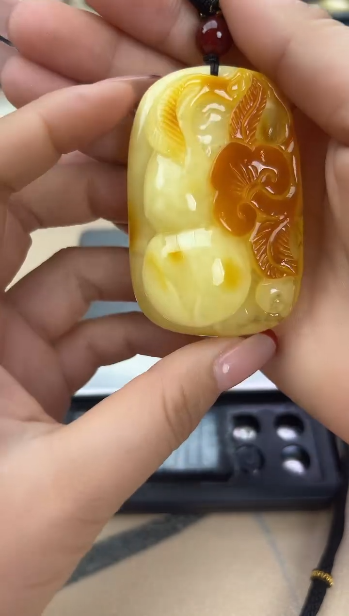 【闪购商品】琥珀裸石未镶嵌蜜蜡吊坠