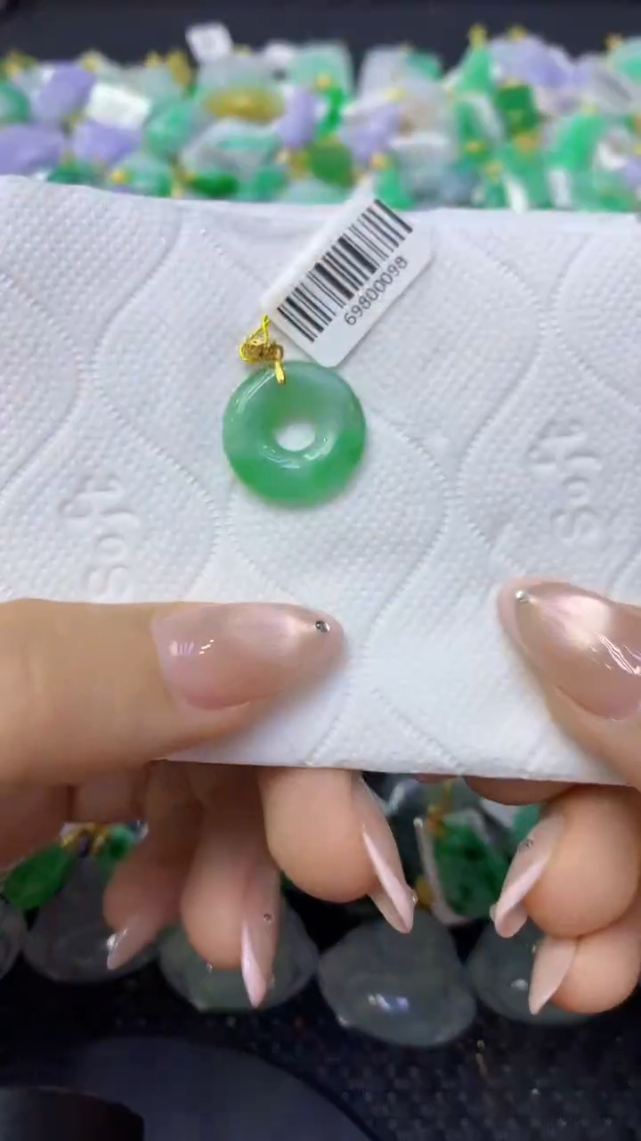 颈饰未镶嵌翡翠天然缅甸翡翠A货