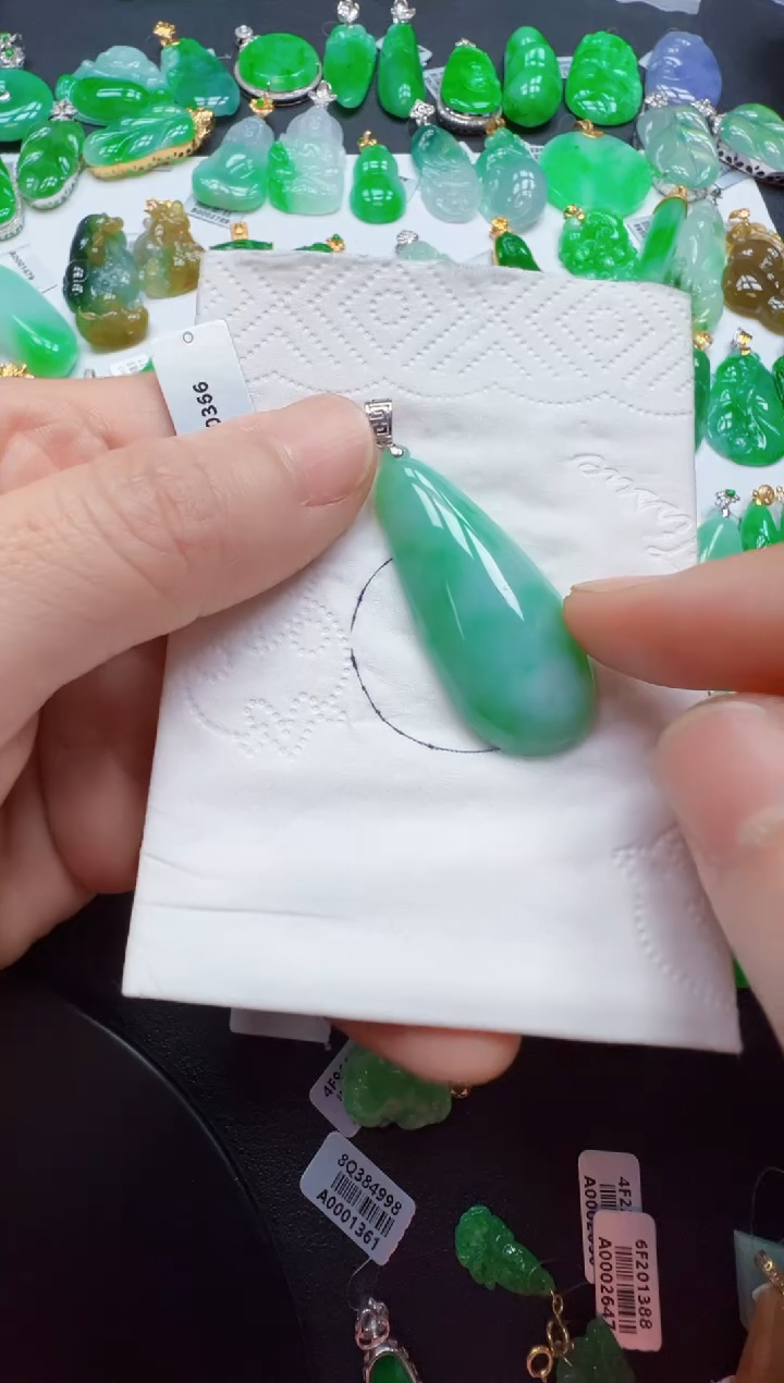 【闪购商品】翡翠吊坠(不含链)18K金镶嵌800