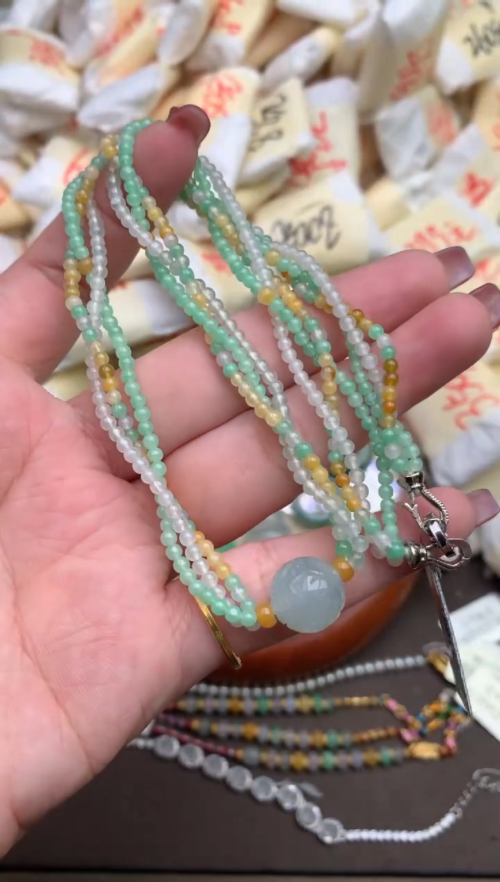 翡翠未镶嵌颈饰—