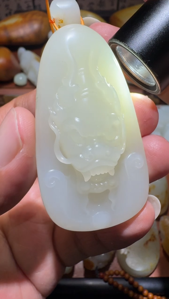 和田玉未镶嵌颈饰龙牌