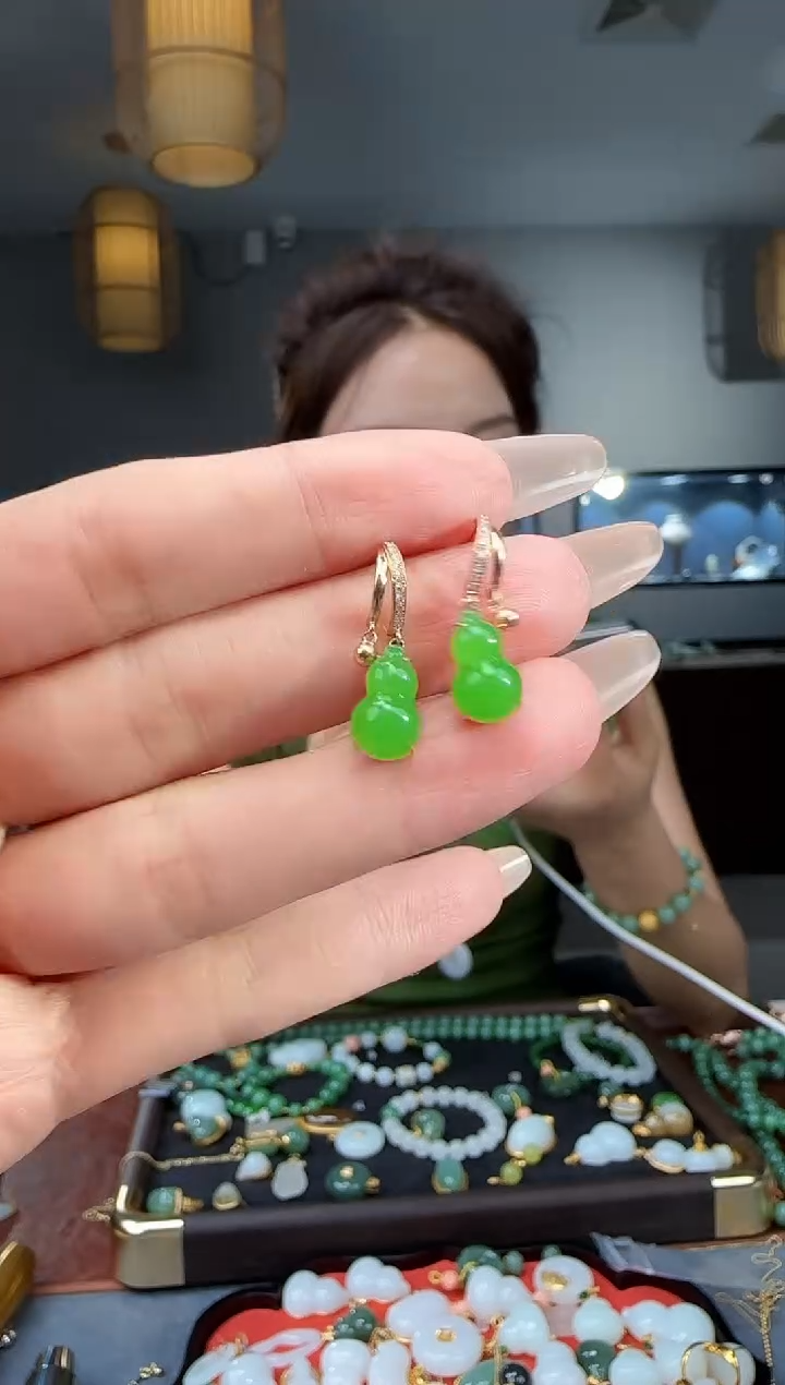 和田玉18K金镶嵌耳饰1