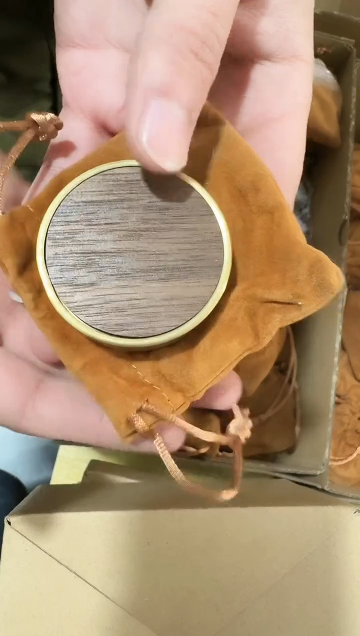 黄铜圆形镇纸内镶木1个