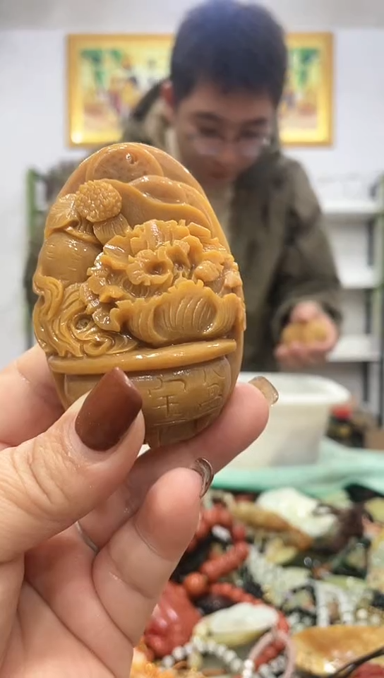 未镶嵌蛇纹石玉吊坠    