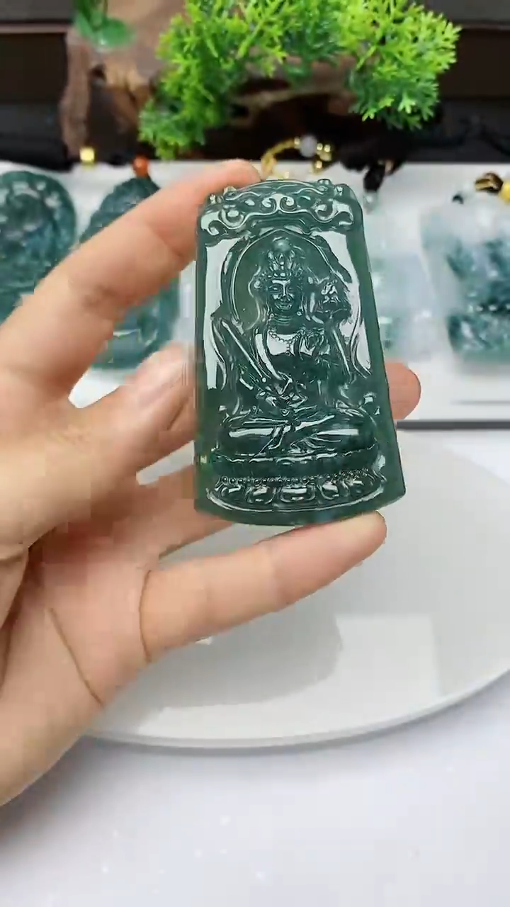 【闪购商品】翡翠颈饰未镶嵌        