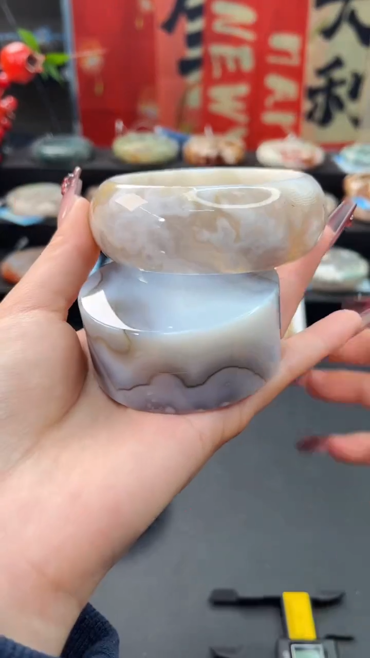 【闪购商品】石英质玉手镯未镶嵌赠送镯心（61圈口）无证书