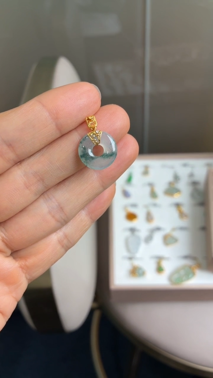 颈饰18K金镶嵌翡翠天然翡翠A货