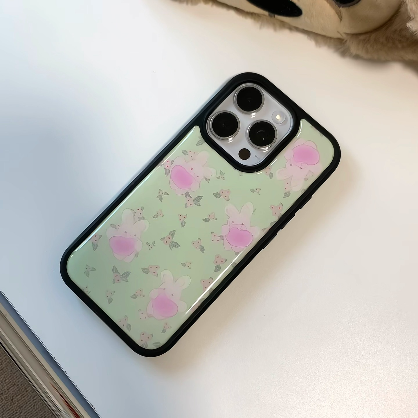 鲜花爱心小兔黑框滴胶适用苹果16pro/iPhone15p/14手机壳13防摔12