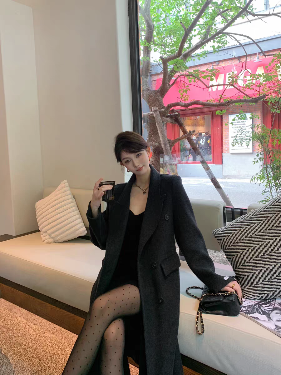 绵羊毛天丝灰黑色双排扣中长款羊毛大衣 D114