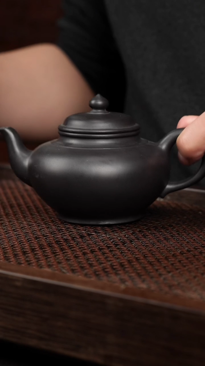 【闪购商品】紫砂茶壶黑料笑樱{大}