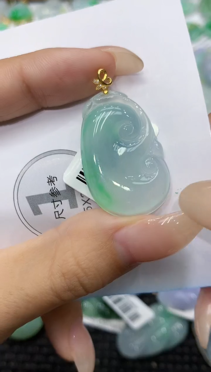 颈饰18K金镶嵌翡翠111111111111