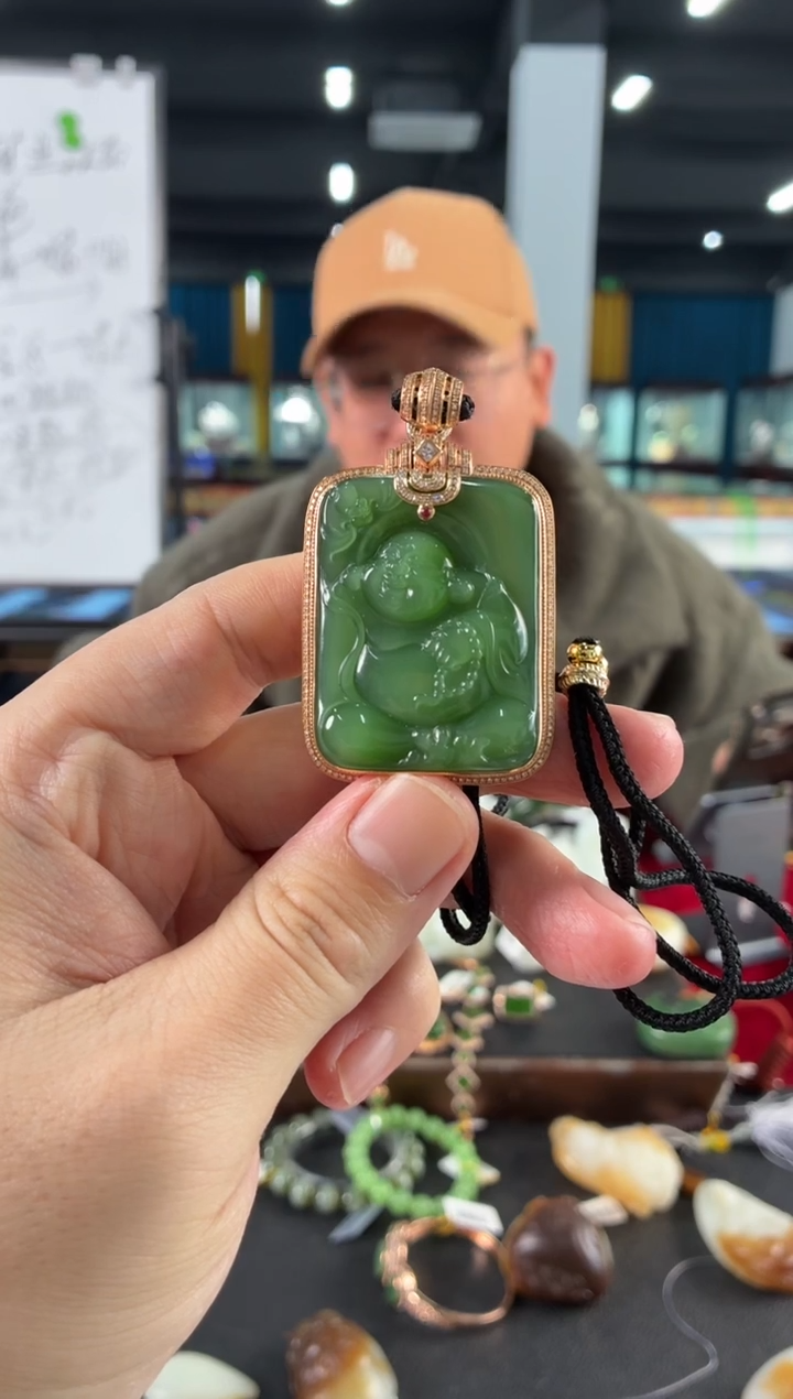 颈饰18K金镶嵌和田玉心***！吊坠