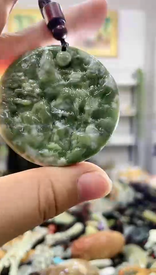 未镶嵌蛇纹石玉吊坠    