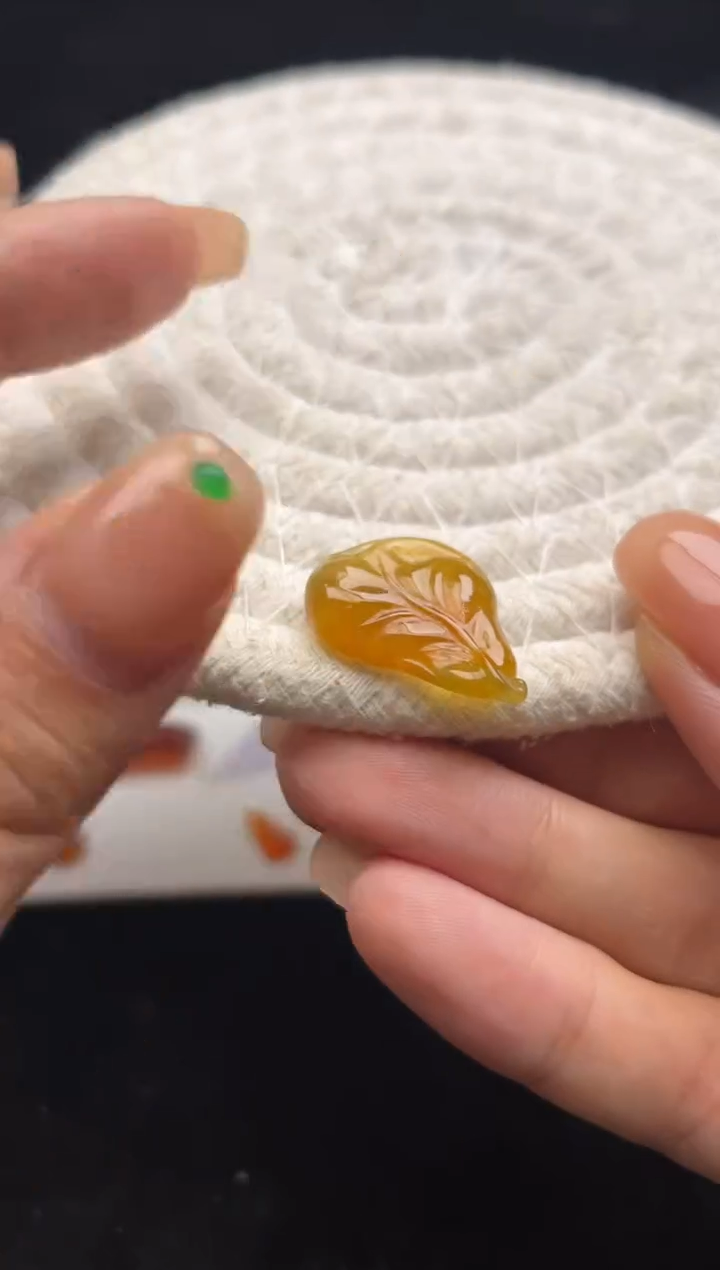 未镶嵌定制翡翠黄树叶7500+750