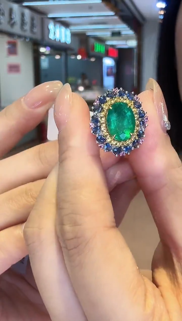 18K金镶嵌戒指祖母绿3.28ct