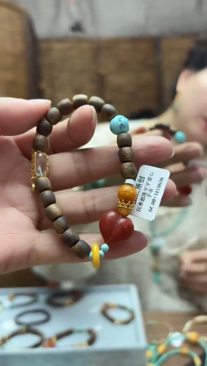 未镶嵌绿松石颈饰发一件设计款