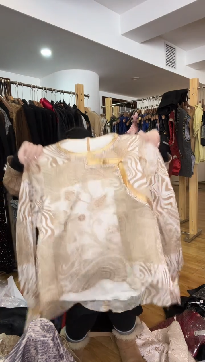 一套   衬衣+裙子       2XL码    130-140斤