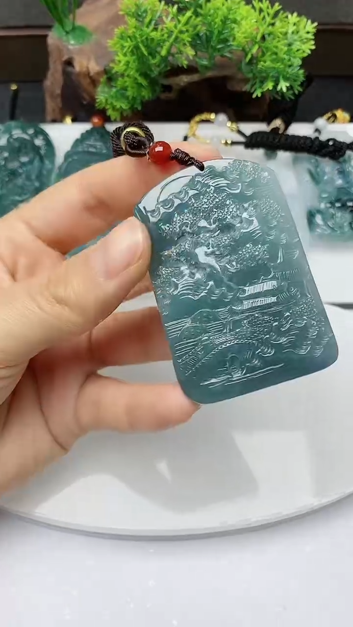 【闪购商品】翡翠颈饰未镶嵌           