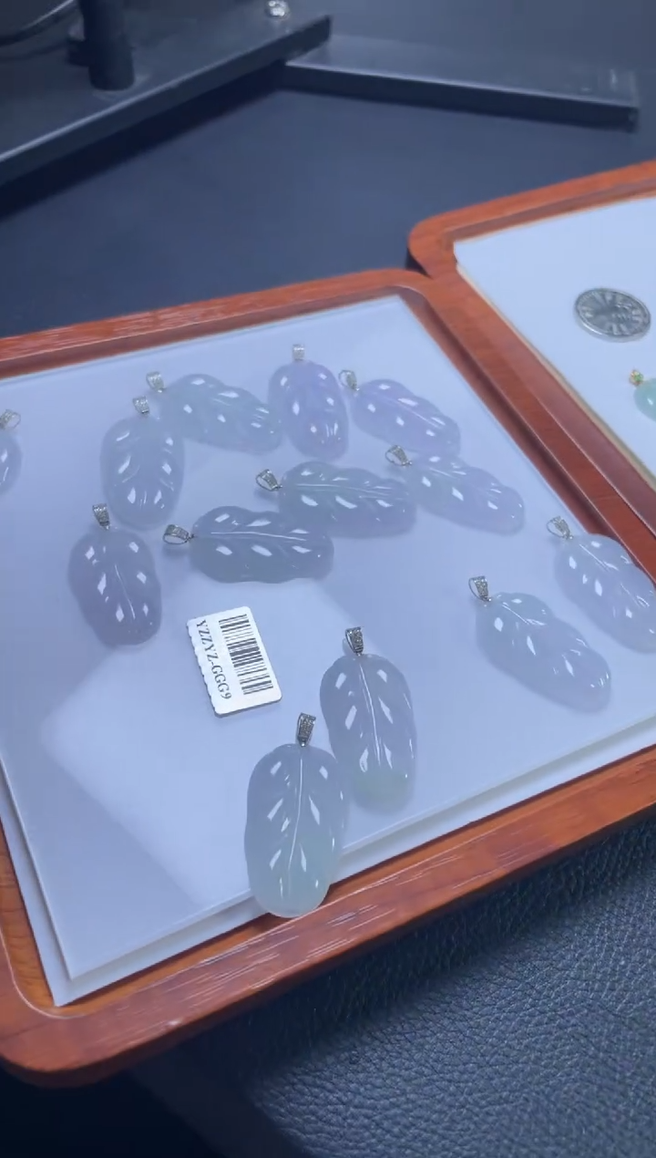 【闪购商品】翡翠吊坠(不含链)18K金镶嵌W026-YZZYZGGG9多样性发一