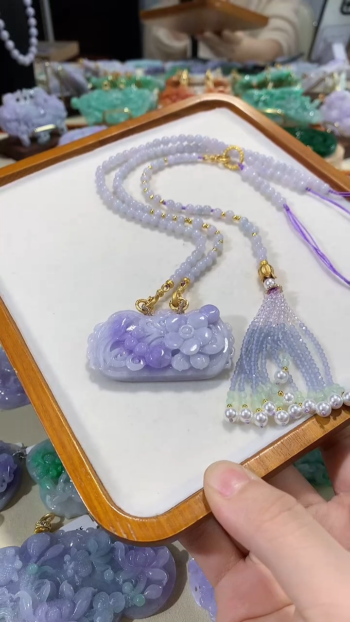 颈饰未镶嵌翡翠吊坠