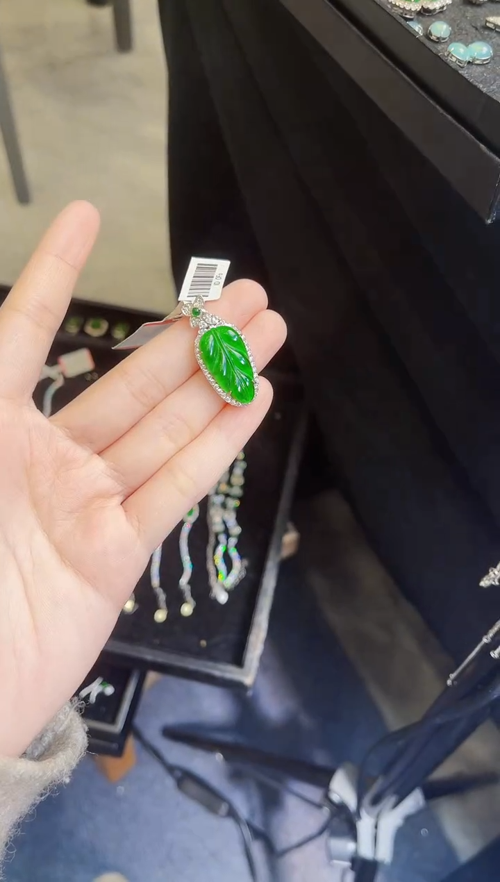 【闪购商品】翡翠颈饰银S925镶嵌叶子吊坠