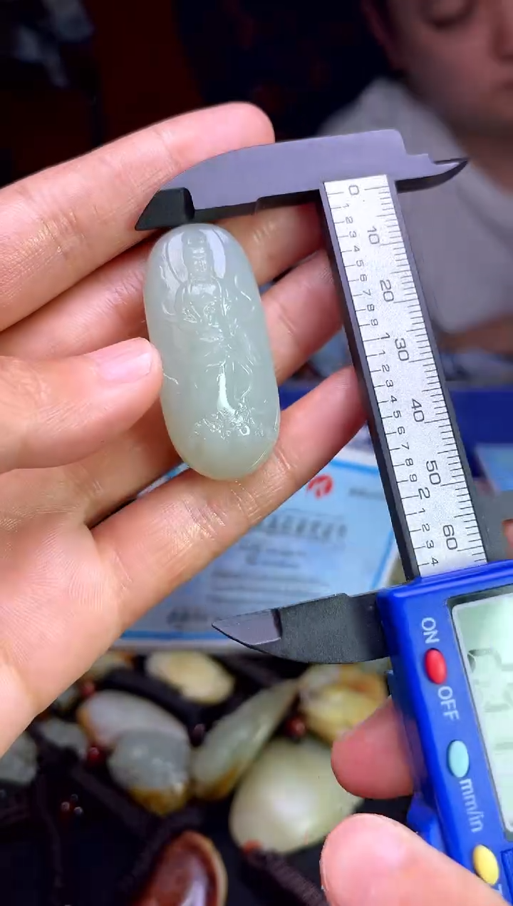 和田玉未镶嵌颈饰1