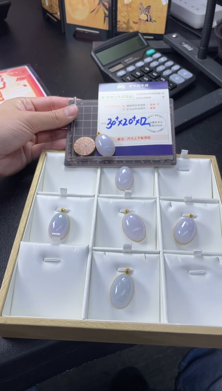 【闪购商品】翡翠挂件18K金镶嵌鸽子蛋吊坠/多样性发其一CP