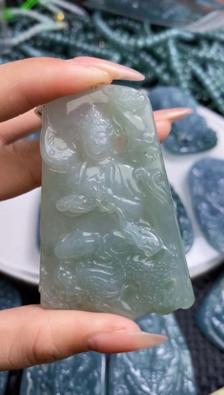 【闪购商品】翡翠颈饰未镶嵌         