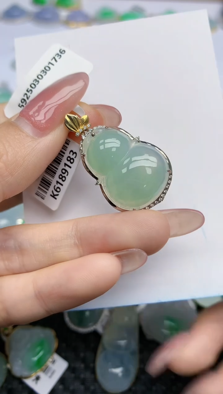 【闪购商品】翡翠挂件18K金镶嵌天然翡翠A货