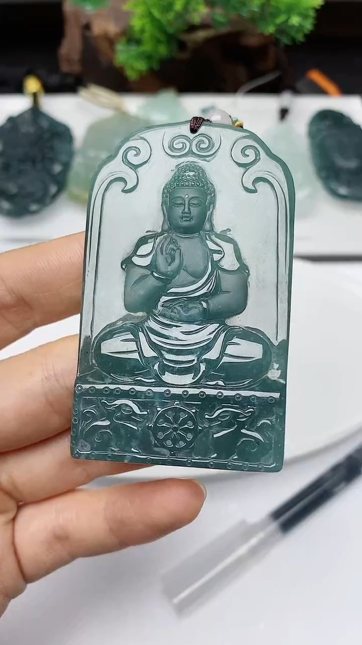 【闪购商品】翡翠颈饰未镶嵌