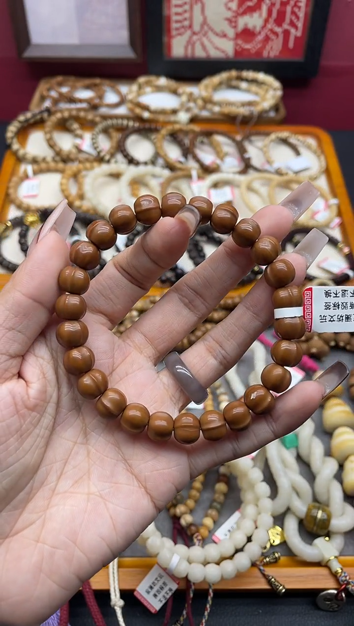 手串猴头核桃关****）猴头雕刻鲨鱼背手串