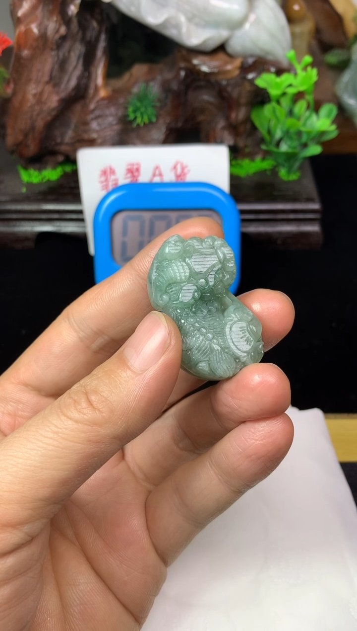 颈饰未镶嵌翡翠万***空貔貅