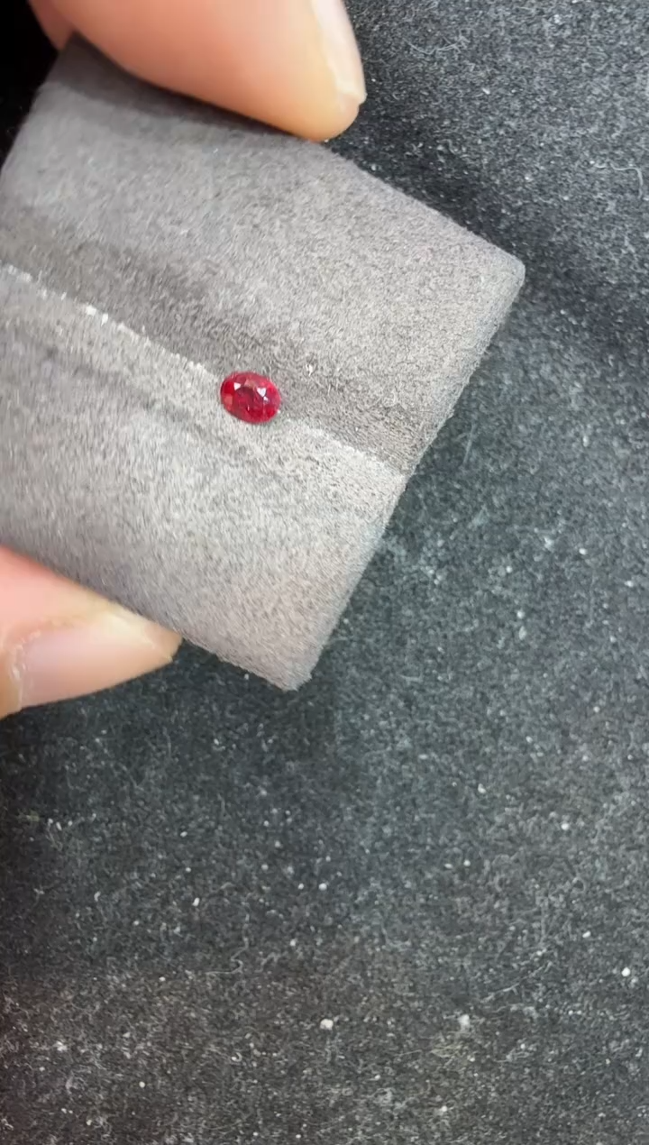 未镶嵌定制定制红宝石无烧天然0.28克拉国际证书鸽血红