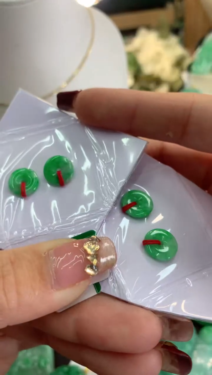 【闪购商品】翡翠吊坠(不含链)未镶嵌多样性发货其中一件