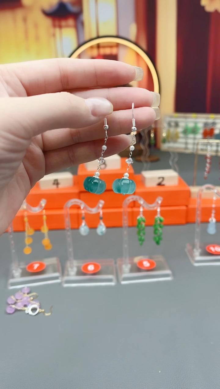 未镶嵌石英质玉（天山翠）耳钉W05 