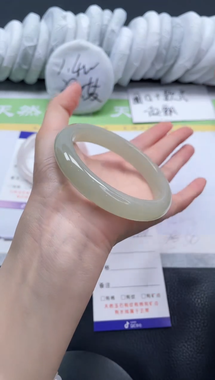 【闪购商品】石英质玉手镯未镶嵌A220-60+