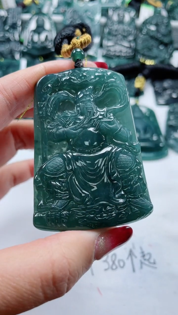 【闪购商品】翡翠颈饰未镶嵌           