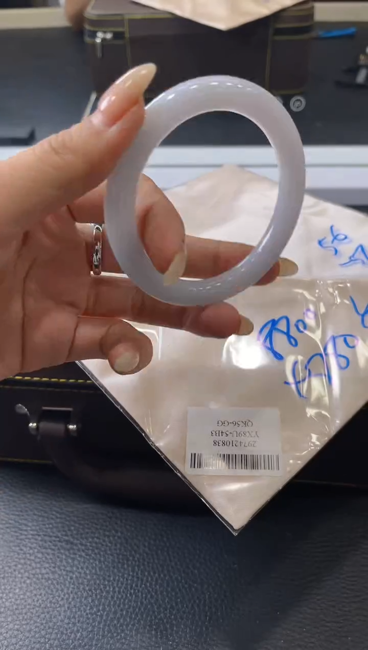 【闪购商品】翡翠手镯未镶嵌手镯